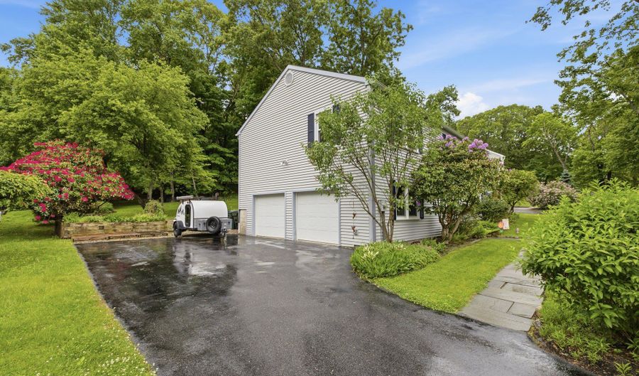32 Whippoorwill Rd, Bethel, CT 06801 - 3 Beds, 3 Bath