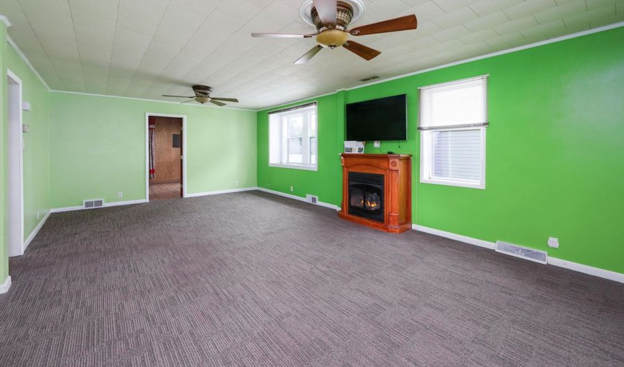507 E 9th St, Auburn, IN 46706 - 4 Beds, 2 Bath