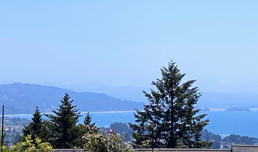 97661 MARINA HEIGHTS Loop, Brookings, OR 97415 - 3 Beds, 3 Bath