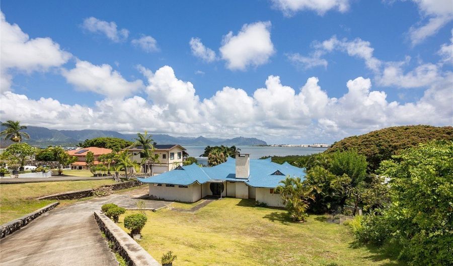 44-275 Kaneohe Bay Dr, Kailua, HI 96734 - 3 Beds, 3 Bath