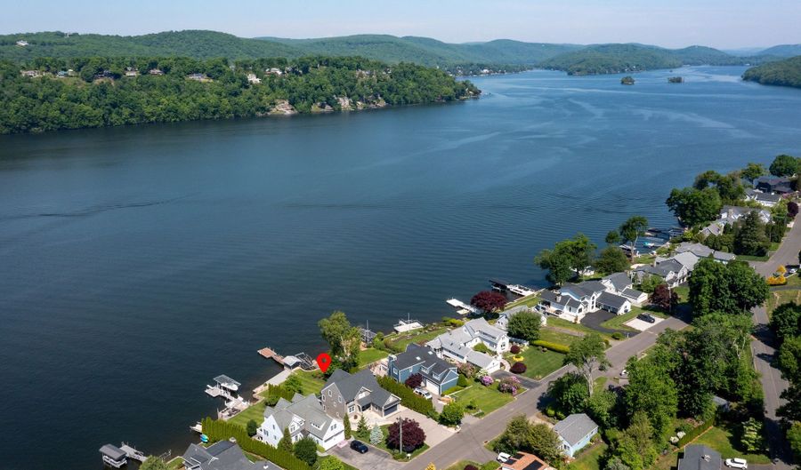 156 N Lake Shore Dr, Brookfield, CT 06804 - 3 Beds, 4 Bath