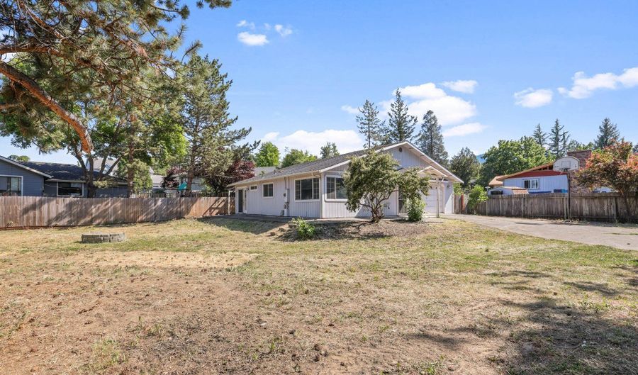 540 OAK KNOLL Dr, Ashland, OR 97520 - 3 Beds, 2 Bath