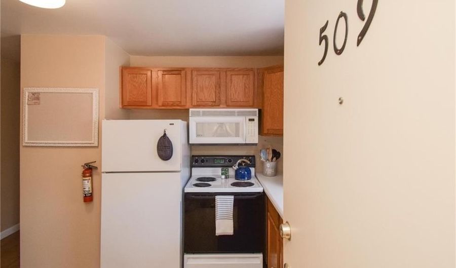 70 Carroll Ave 509, Newport, RI 02840 - 2 Beds, 1 Bath