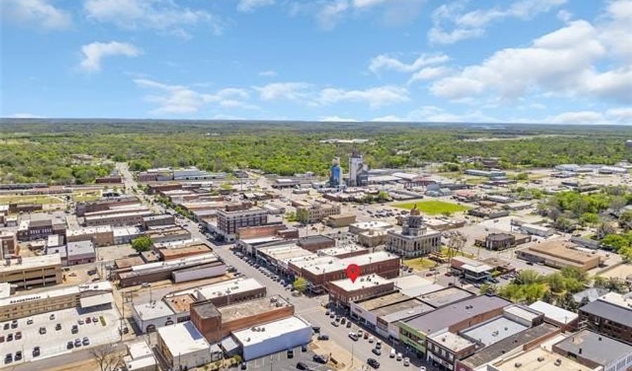 202 W Main St, Ardmore, OK 73401 - 0 Beds, 0 Bath