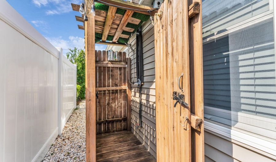 215 Pine Dr, Bayville, NJ 08721 - 2 Beds, 1 Bath