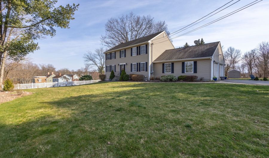 2 Russell Rd, North Haven, CT 06473 - 4 Beds, 4 Bath