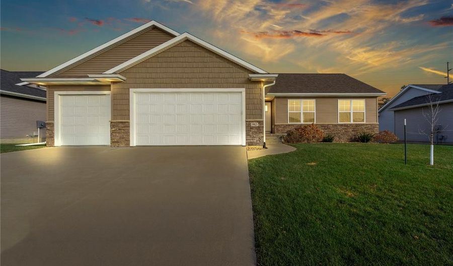 5913 Rock Ridge Dr, Marion, IA 52302 - 4 Beds, 3 Bath