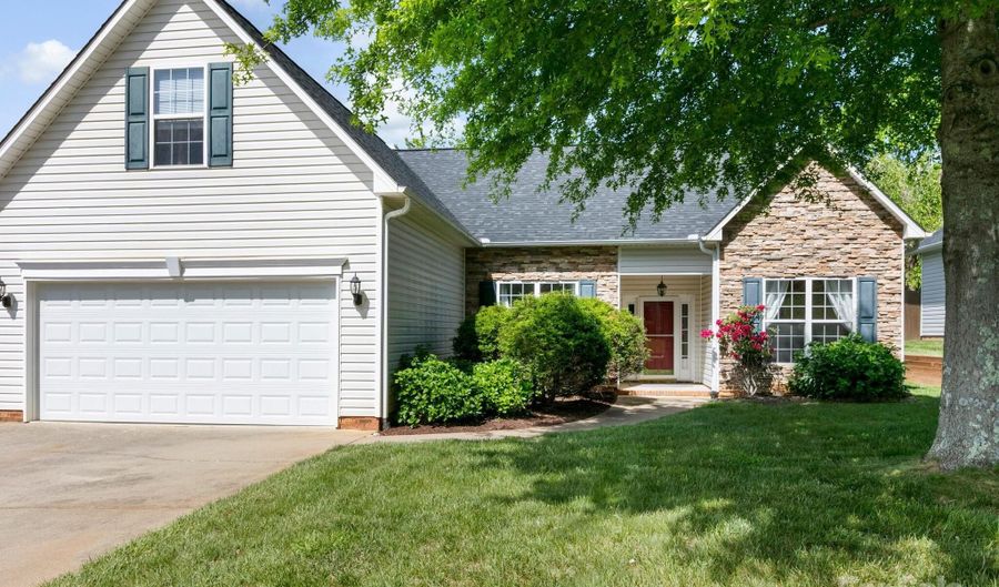 10 Summer Meadow Rd, Arden, NC 28704 - 4 Beds, 2 Bath
