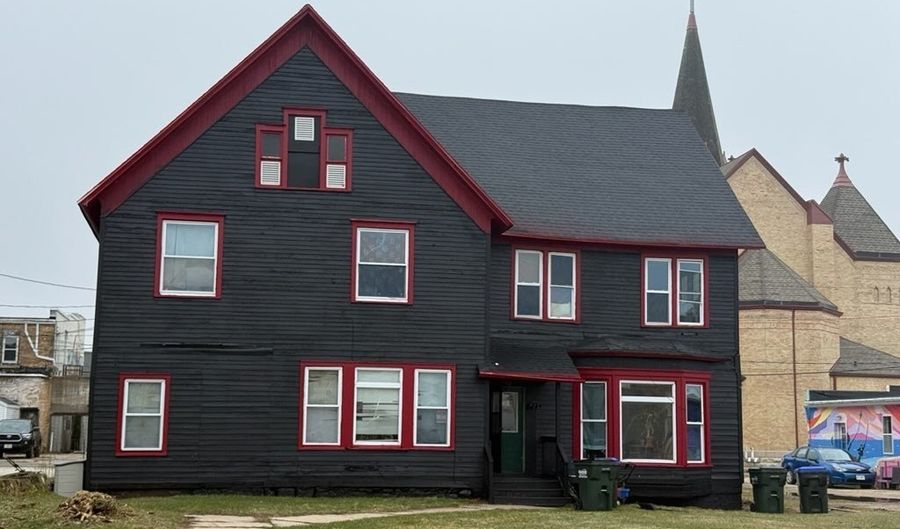409 3rd St, Algoma, WI 54201 - 7 Beds, 4 Bath
