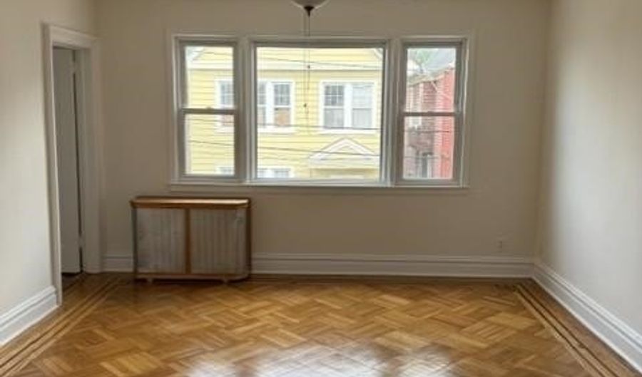 30 NEWARK BAY Ct #2, Bayonne, NJ 07002 - 3 Beds, 1 Bath