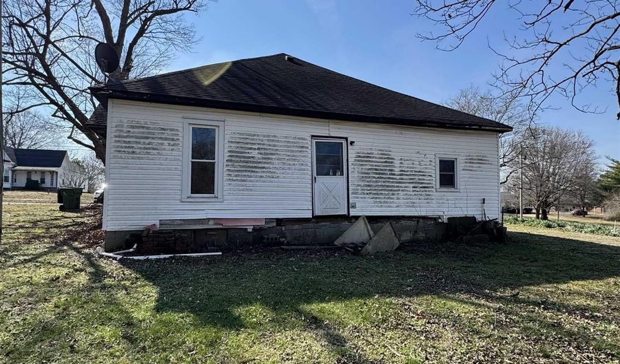 132 Hobbs St, Arlington, KY 42021 - 3 Beds, 1 Bath