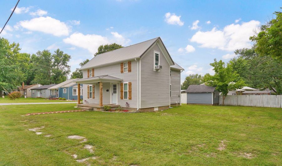 933 S Rinker Ave, Aurora, MO 65605 - 3 Beds, 2 Bath