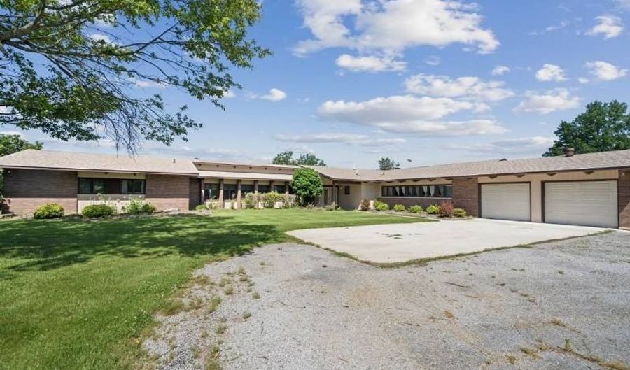 800 S Green St, Anna, IL 62906 - 3 Beds, 4 Bath