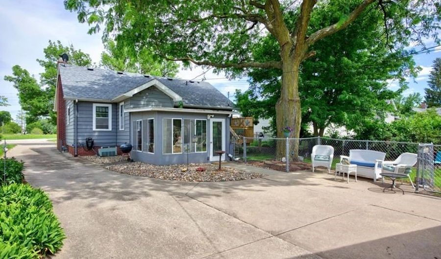514 SW Walnut St, Ankeny, IA 50023 - 2 Beds, 2 Bath