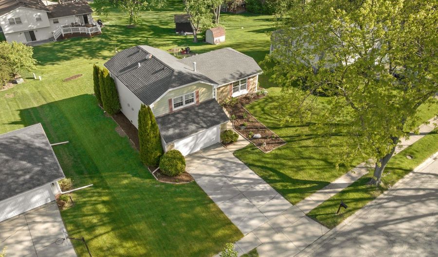 650 BUTTERFIELD Dr, Algonquin, IL 60102 - 3 Beds, 2 Bath