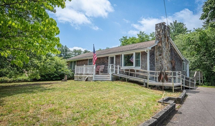 48 Elm St, Berkley, MA 02779 - 3 Beds, 2 Bath