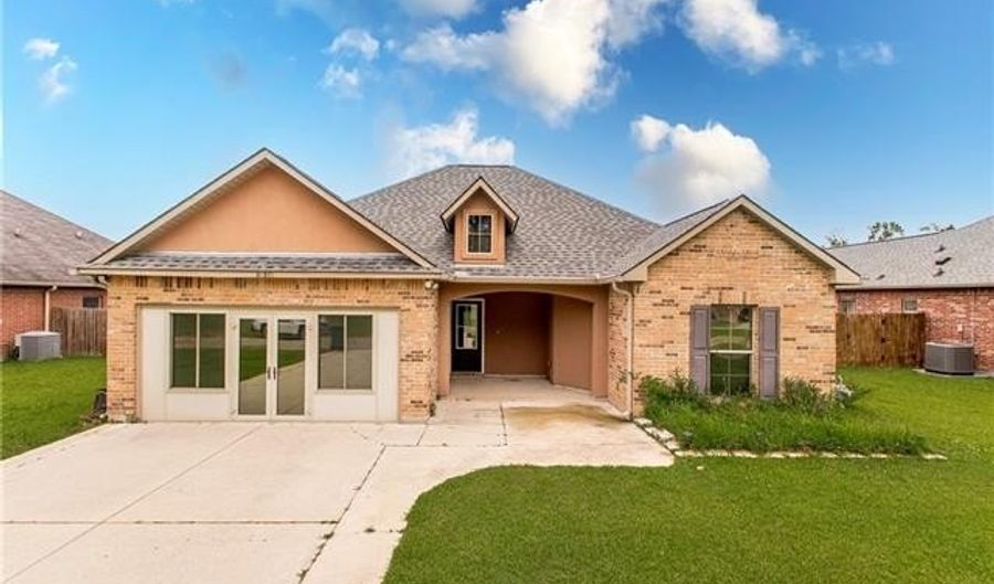 30385 DAWSON Ln, Albany, LA 70711 - 3 Beds, 2 Bath