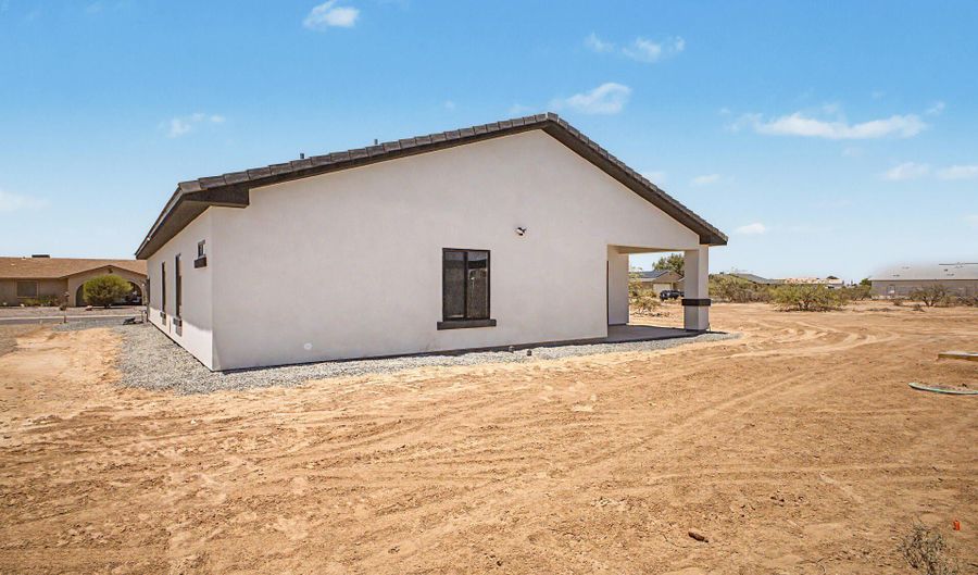 10094 W MISSION Dr, Arizona City, AZ 85123 - 4 Beds, 2 Bath