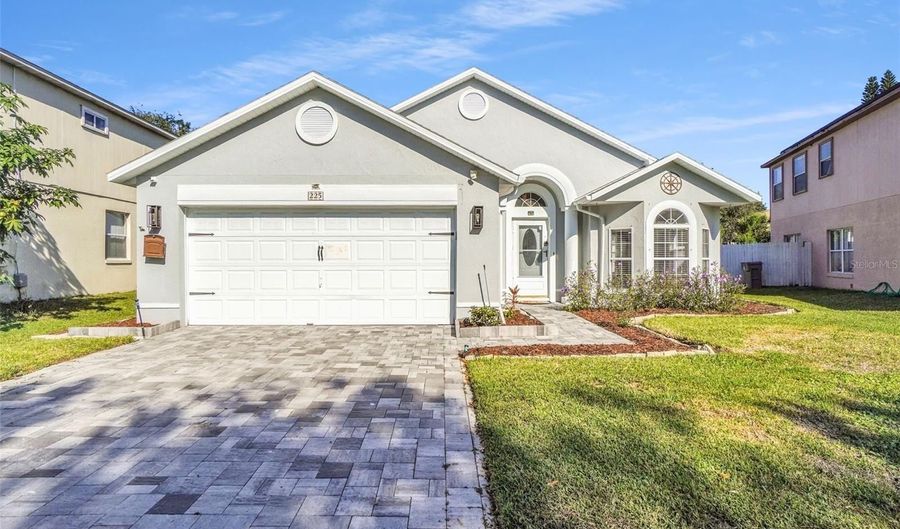 225 LANCER OAK Dr, Apopka, FL 32712 - 4 Beds, 2 Bath