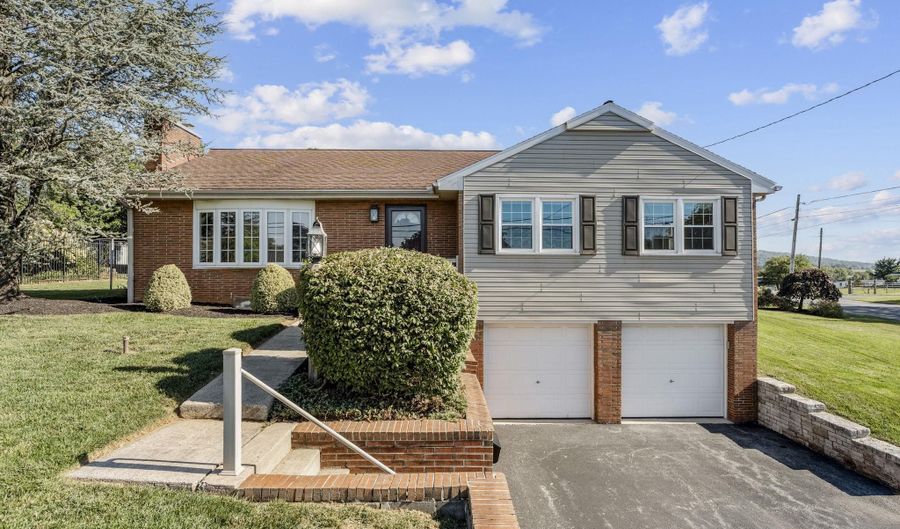 31 SPRINGCREST Dr, Akron, PA 17501 - 3 Beds, 1 Bath