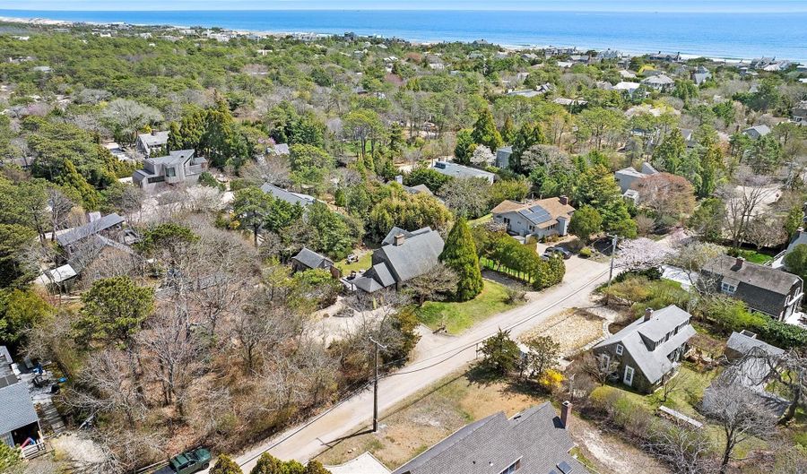 25 Gardiner Dr, Amagansett, NY 11930 - 4 Beds, 4 Bath