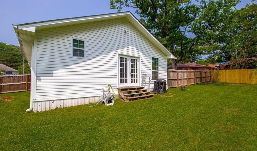1032 Virginia Ave, Bauxite, AR 72011 - 4 Beds, 2 Bath