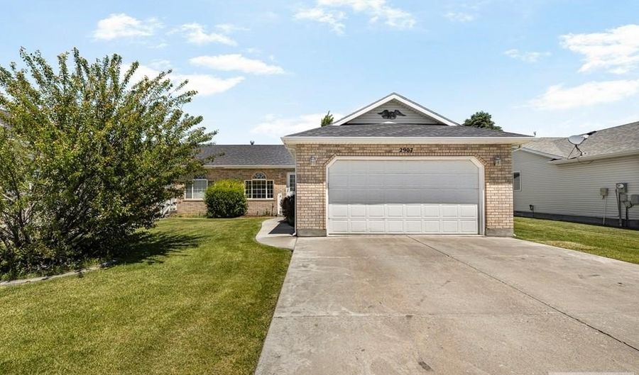 2907 E Courtyard Cir, Ammon, ID 83406 - 2 Beds, 2 Bath