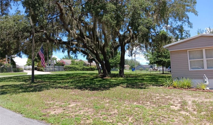 25624 MADISON St, Astatula, FL 34705 - 2 Beds, 1 Bath