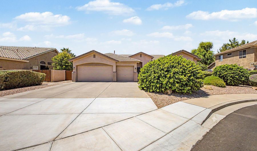 2263 E WATERVIEW Pl, Chandler, AZ 85249 - 4 Beds, 3 Bath