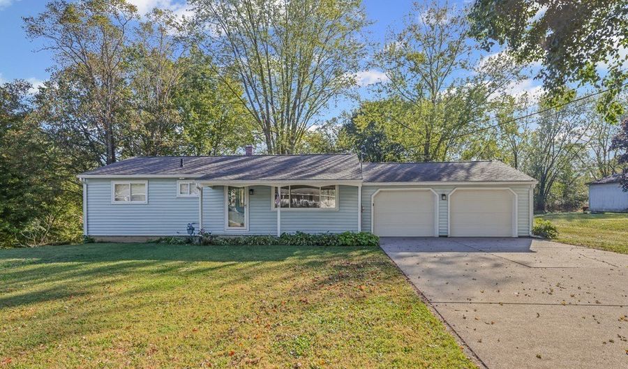 10666 Wilma Ave NE, Alliance, OH 44601 - 3 Beds, 1 Bath