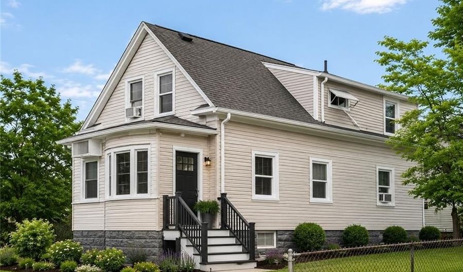 123 Oxford St, Cranston, RI 02920 - 3 Beds, 2 Bath