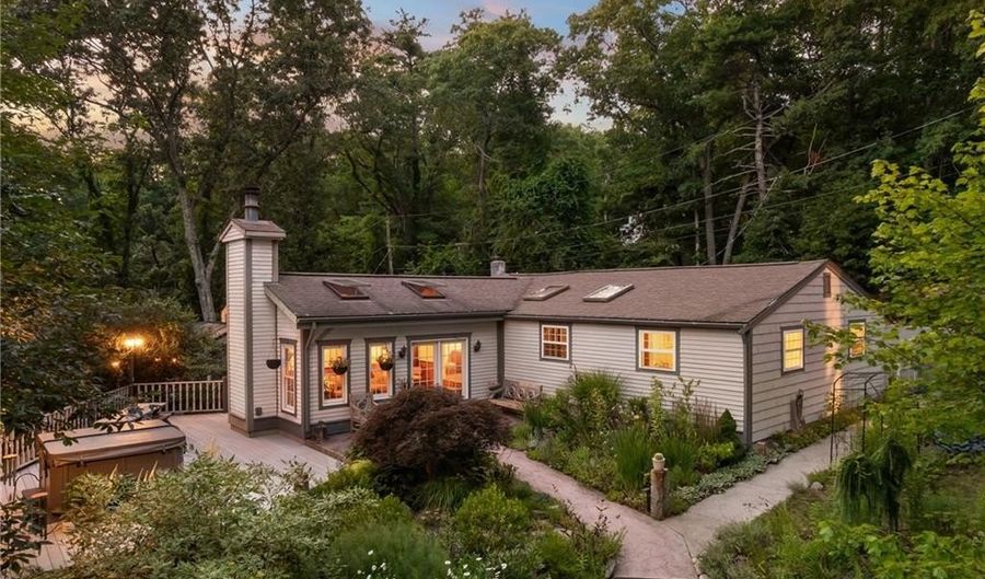 107 Spring Grove Rd, Glocester, RI 02814 - 2 Beds, 2 Bath