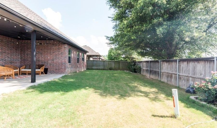 1613 Rock St, Bentonville, AR 72712 - 4 Beds, 3 Bath