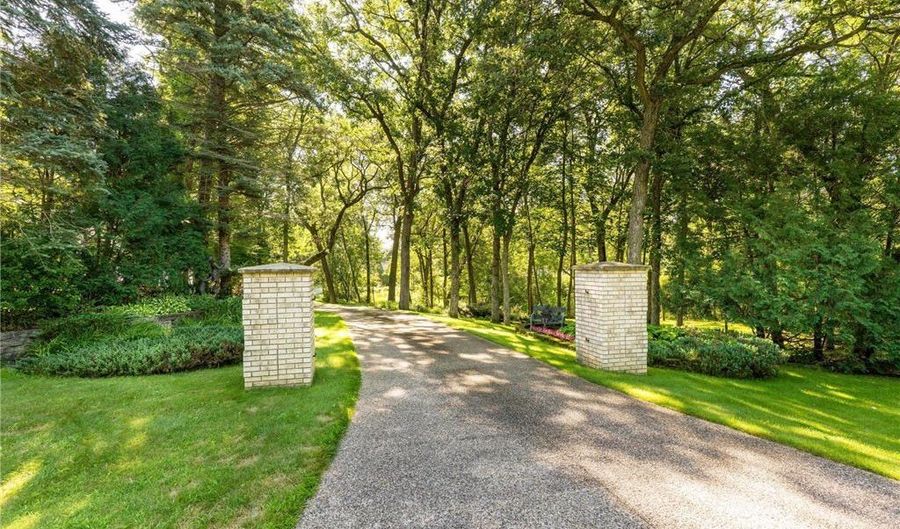 2807 Government Point Rd NE, Alexandria, MN 56308 - 4 Beds, 6 Bath