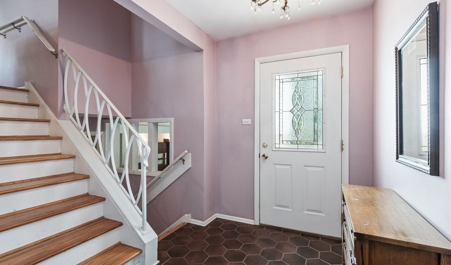 214 W Hintz Rd, Arlington Heights, IL 60004 - 4 Beds, 2 Bath