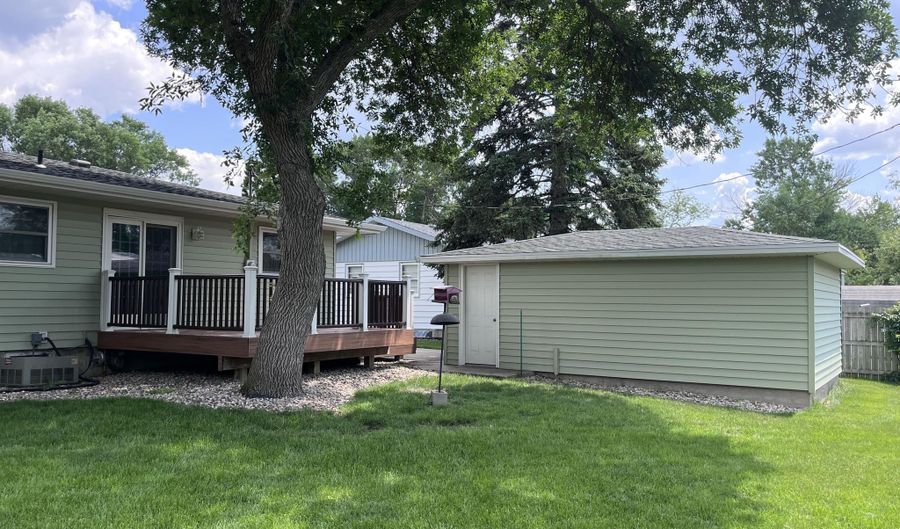 1530 S Dakota St, Aberdeen, SD 57401 - 4 Beds, 2 Bath