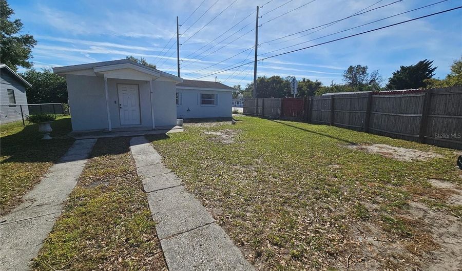 102 LUNA Rd, Auburndale, FL 33823 - 2 Beds, 1 Bath