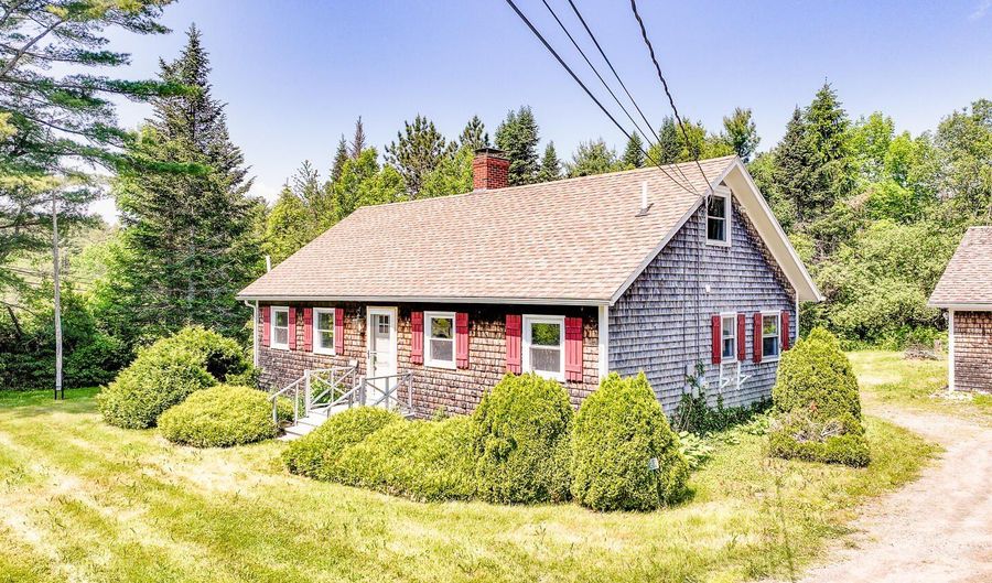 221 Lincolnville Ave, Belfast, ME 04915 - 2 Beds, 1 Bath