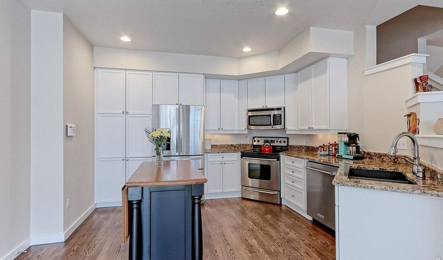 2550 Winding River Dr F1, Broomfield, CO 80023 - 3 Beds, 4 Bath
