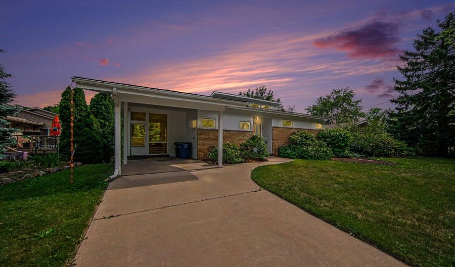 1815 Arbordale St, Ann Arbor, MI 48103 - 3 Beds, 2 Bath