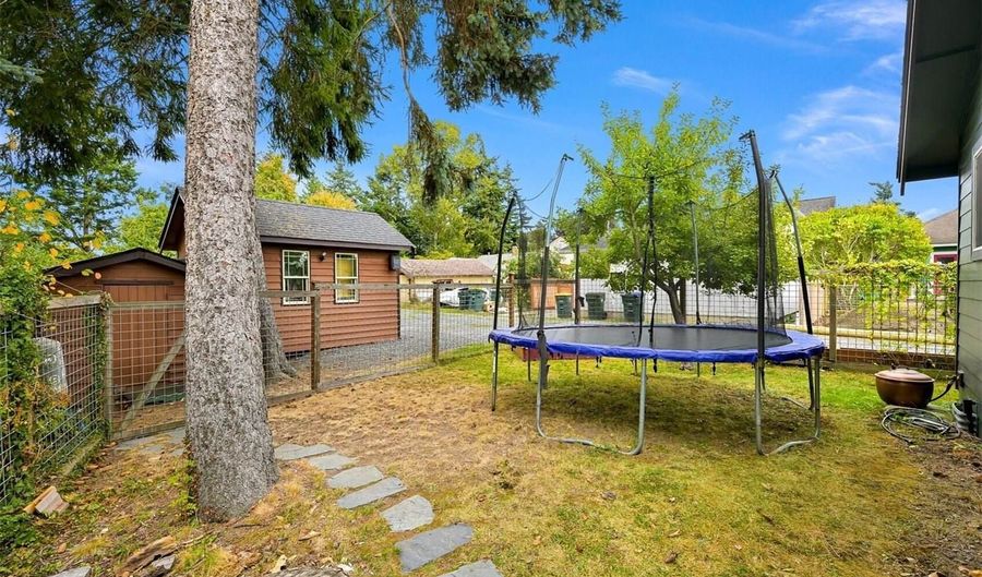 2412 W North St, Bellingham, WA 98225 - 4 Beds, 2 Bath
