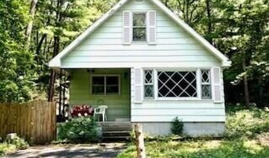 7 S Shore Ave, Beverly Shores, IN 46301 - 5 Beds, 1 Bath