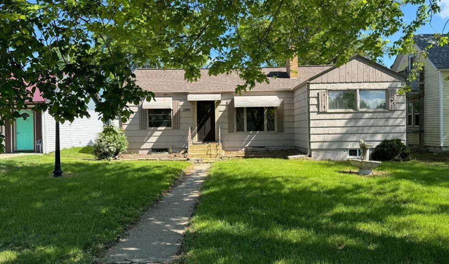 1204 4th St, Britton, SD 57430 - 2 Beds, 2 Bath