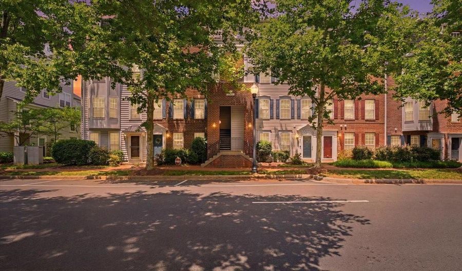 271 CAMERON STATION Blvd 103, Alexandria, VA 22304 - 3 Beds, 3 Bath