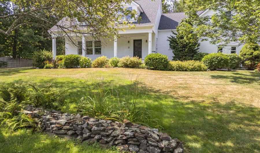 2 Sunnyfield Ln, Falmouth, ME 04105 - 4 Beds, 3 Bath