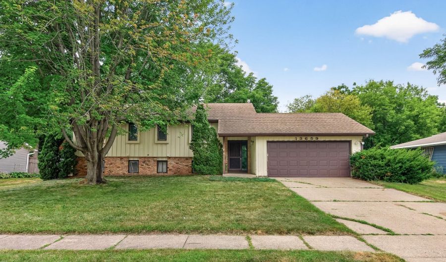 13659 Ferris Ave, Apple Valley, MN 55124 - 5 Beds, 2 Bath