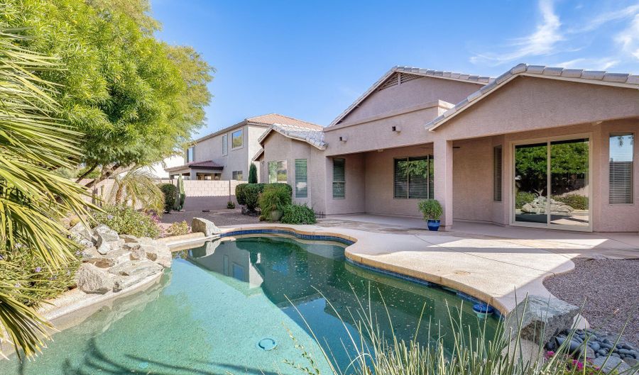 10322 W ROANOKE Ave, Avondale, AZ 85392 - 3 Beds, 2 Bath