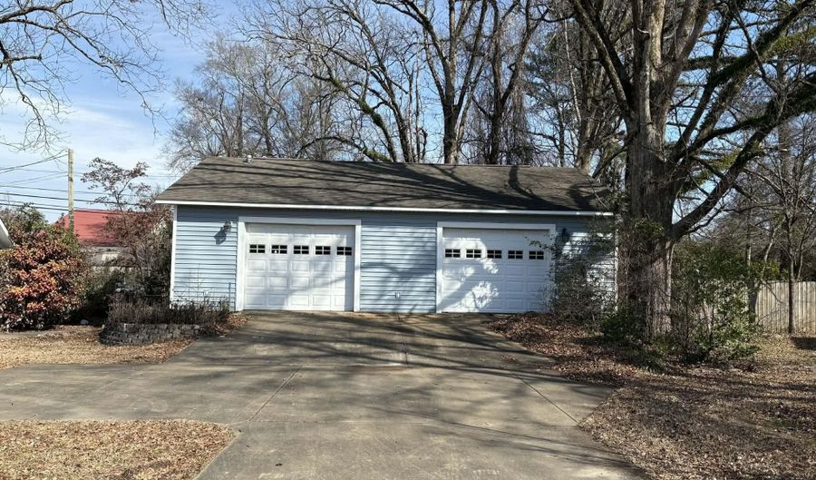 300 S 3rd Ave, Amory, MS 38821 - 3 Beds, 2 Bath