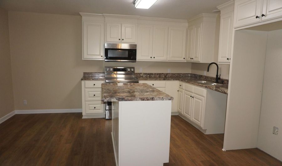 300 Clark St, Bald Knob, AR 72010 - 4 Beds, 2 Bath