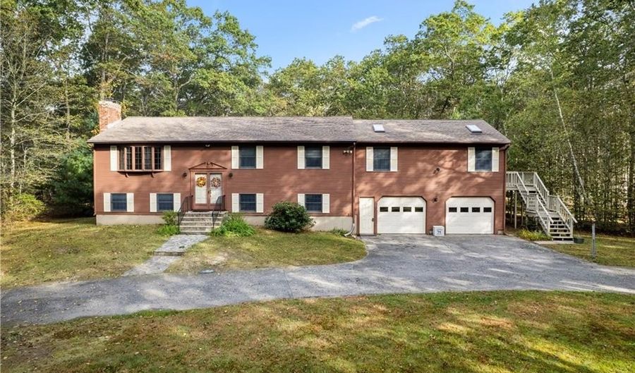 886 Weaver Hill Rd, Coventry, RI 02816 - 4 Beds, 3 Bath